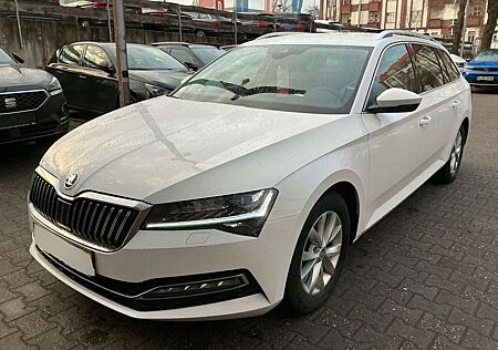 Skoda Superb COMBI STYLE 2.0TDI LEDER NAVI SHZ PDC AHK