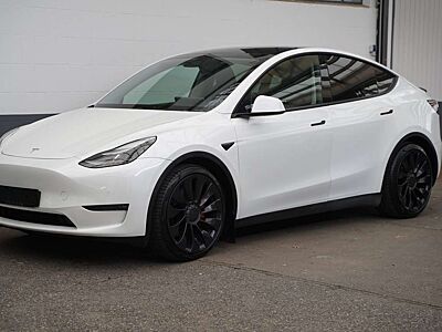 Tesla Model Y Performance *1. Hand*unfallfrei*