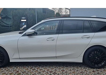 BMW 320i 320 Touring Aut.Advantage