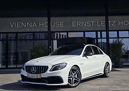 Mercedes-Benz C 63 AMG 4.0 V8 PANO+DRIVERSPACK