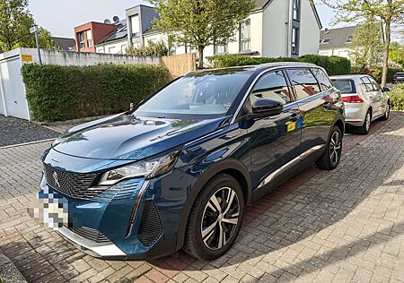 Peugeot 5008 GT EZ 2022 mit 2 Sätze originale Räde