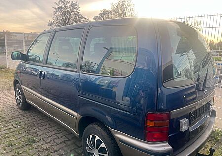 Nissan Serena 1.6 LX