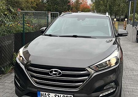 Hyundai Tucson gebraucht kaufen Hyundai Tucson 2.0 CRDi 4WD Automatik Premium