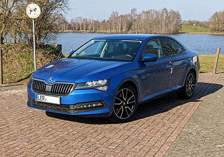 Skoda Superb 2.0 TSI DSG AHK SHZ Race blau