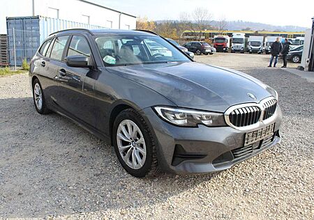 BMW 320 d xDrive*NAVI*LED*HEAD UP*AHK*17*KAM*8 FACH*