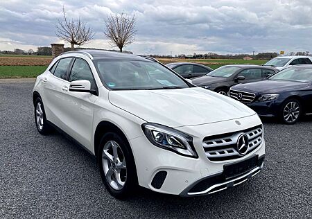 Mercedes-Benz GLA 180 Automatik // Panorama // NAVI//Sitzh.//LED