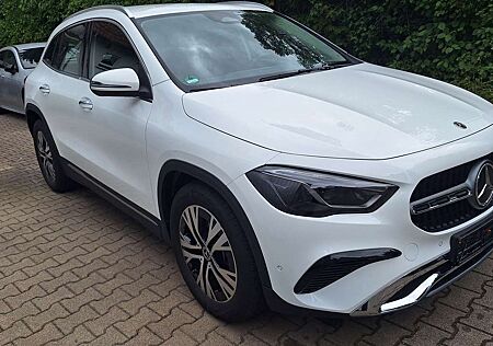 Mercedes-Benz GLA 180 7G-DCT Kamera Distr. Mem. KGO.