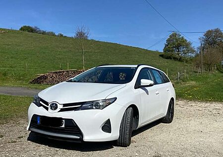 Toyota Auris 1.4 D-4D Touring Sports