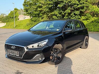 Hyundai i30 Trend CRDi 1.6*1.HAND*10/26 TÜV*KLIMA*NAVI*