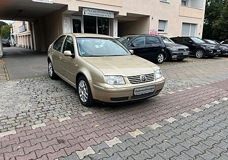 VW Bora Volkswagen 1.6 FSI/1.Hand voll Scheckheft/Klimatr./SHZ/Alu