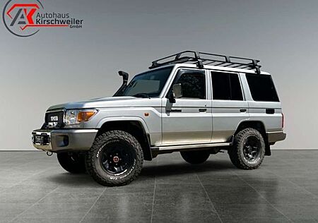 Toyota Land Cruiser GRJ 76 LX