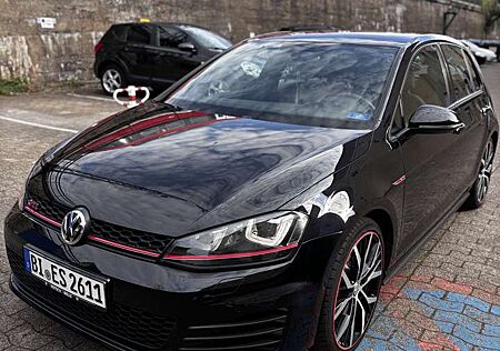 VW Golf GTI Volkswagen Performance BlueMotion Technology
