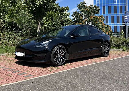 Tesla Model 3 Performance (schwarz - weiß)