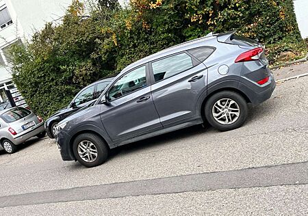 Hyundai Tucson blue 1.7 CRDi 2WD Style