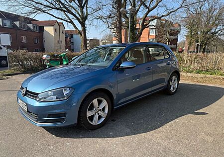 VW Golf Volkswagen 1.6 TDI DPF BlueMotion Technology move