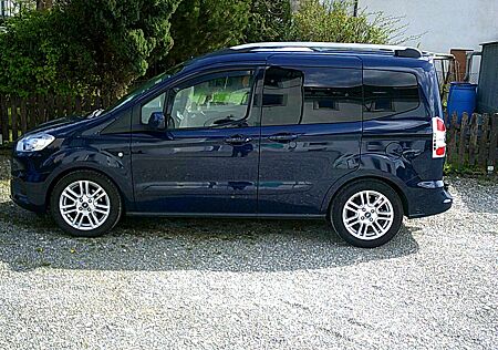 Ford Tourneo Courier 1.0 EcoBoost Titanium