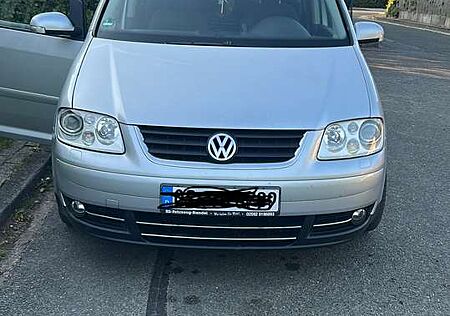 VW Touran Volkswagen 2.0 TDI DPF DSG Highline