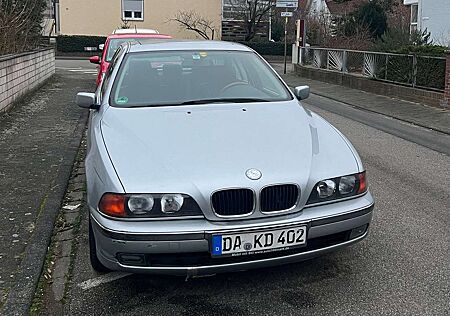 BMW 523i 523