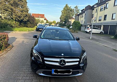 Mercedes-Benz GLA 220