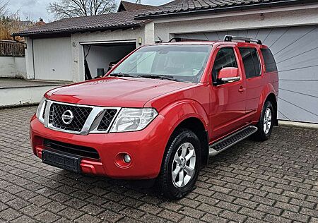 Nissan Pathfinder 2.5 dCi SE Allrad Sitzhzg AHK 4WD 4x4