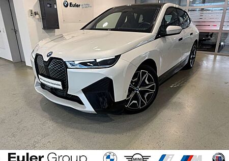 BMW iX xDrive 50 HUD Luftfederung AHK-klappbar AHK Panora