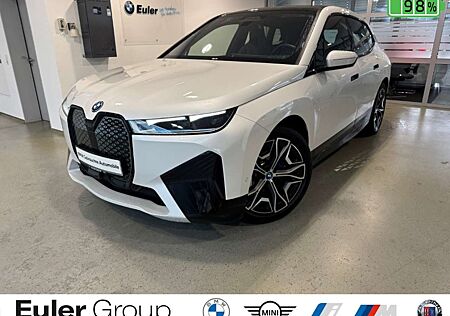 BMW iX xDrive 50 HUD Luftfederung AHK Pano Navi Leder Las