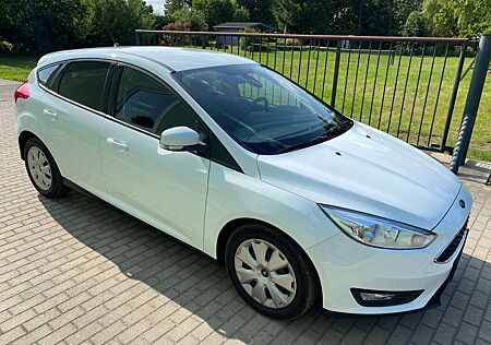Ford Focus *Scheckheftgepflegt*Klima*Winterpaket*AHK*1. Hand*