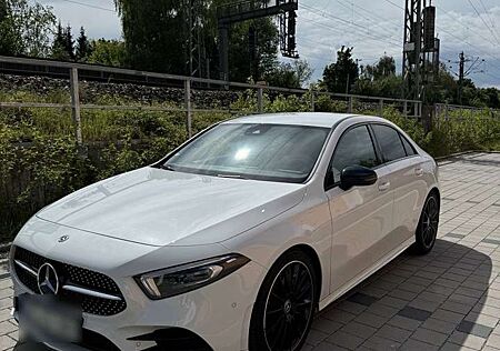 Mercedes-Benz A 250 Limousine / AMG Line / Sportpaket / Scheckheft