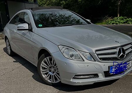 Mercedes-Benz E 200 Coupe BlueEFFICIENCYElegance