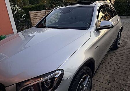 Mercedes-Benz 300 GLC 300 4MATIC, 245 PS ve AMG