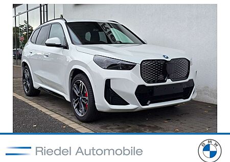BMW iX1 xDrive30 Navi Tempom.aktiv Panoramadach Bluetooth