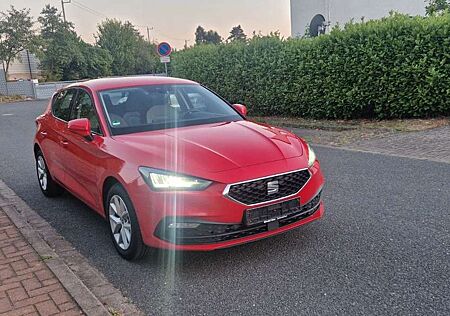 Seat Leon Style Limousine 4 Türen 1 Hand LED