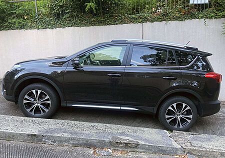 Toyota RAV 4 RAV4 Diesel 2.2 D-4D 4x4 Edition S Sitzheiz Navi