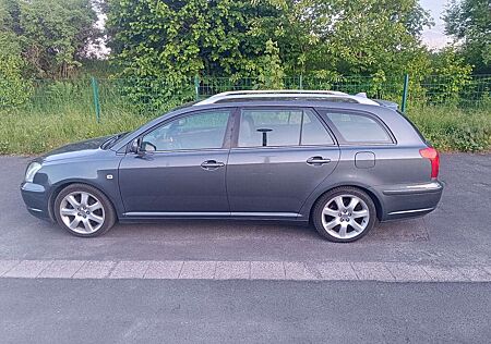 Toyota Avensis 2.0 VVT-i Combi Automatik Executive