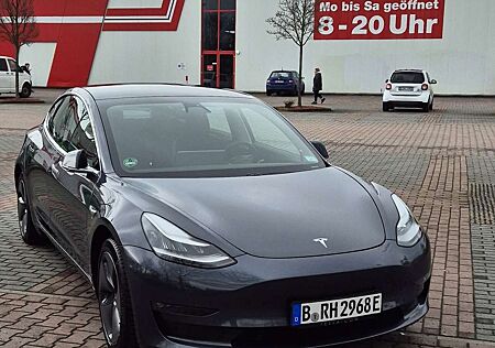 Tesla Model 3 Langstreckenbatt. Allradantrieb Dual Motor Perform