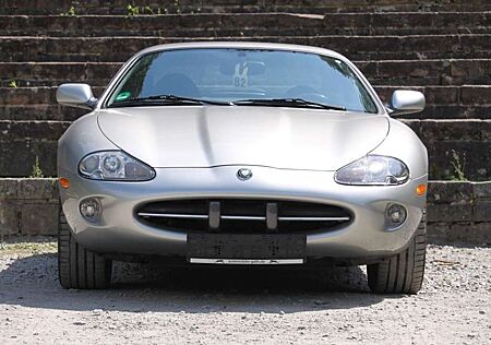Jaguar XK 8 Coupe Top Zustand 3 Jahre Garantie