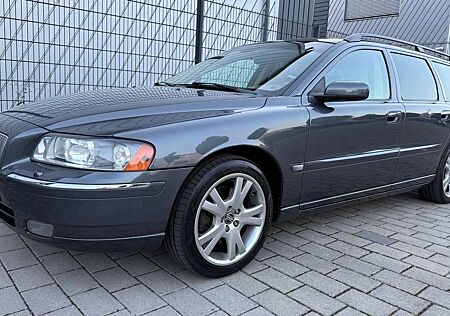 Volvo V70 Kombi 2.0 T AUTOMATIK TÜV,LEDER,NAVI,SCHIEBE
