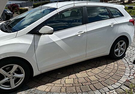 Hyundai i30 blue Kombi 1.6 GDi Passion