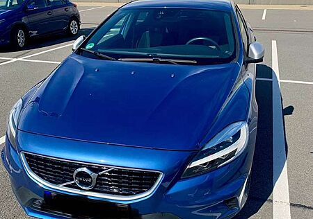 Volvo V40 R-Design Ausstattung ‼️NEUER SERVICE