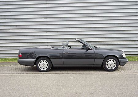 Mercedes-Benz E 220 TOP - Liebhaberfahrzeug W 124 220 E Cabrio 1 A