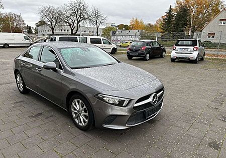 Mercedes-Benz A 220 Limousine