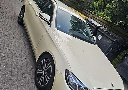Mercedes-Benz E 220 d 9G-TRONIC