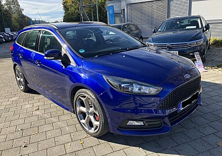 Ford Focus +Turnier+2.0+EcoBoost+ST+mit+Leder-Sport-Pake