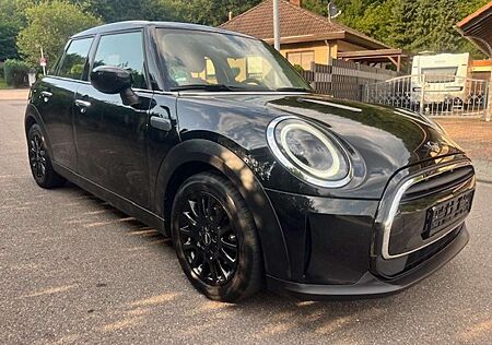 Mini ONE Essential Trim Blackyard/1.Hd/LED/SHZ/PDC/16"/