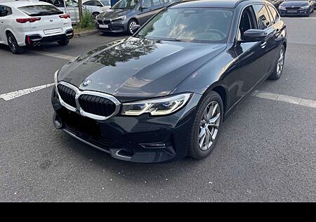 BMW 320 d Sport Line H/K LED VIRTUAL HEAD UP KEYLESS