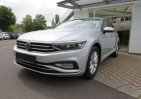 VW Passat Variant Volkswagen Business / AHK schwenkbar
