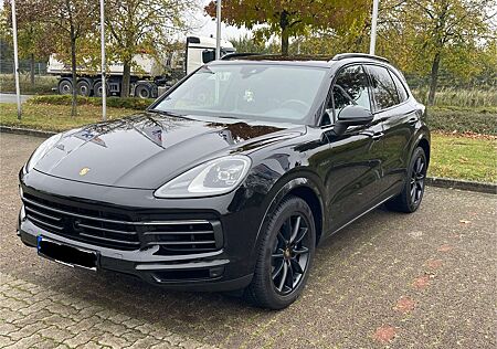 Porsche Cayenne E-Hybrid Platinum Edition Chromitschwarzmetallic