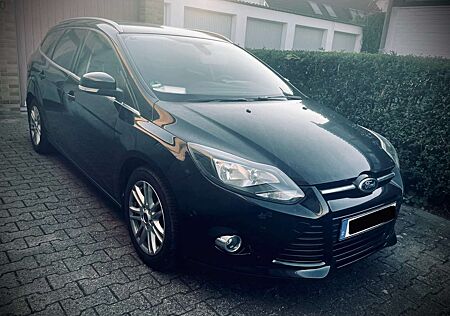 Ford Focus Turnier Titanium 1.6 EcoBoost 180PS