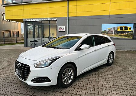 Hyundai i40 cw Trend KLIMAA/SHZ/KAMERA/NAVI/*