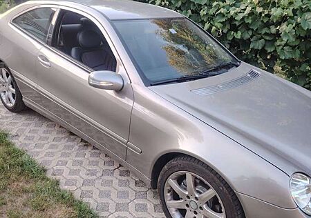 Mercedes-Benz C 220 C 220 CDI Sportcoupe Automatik DPF Sport Edition